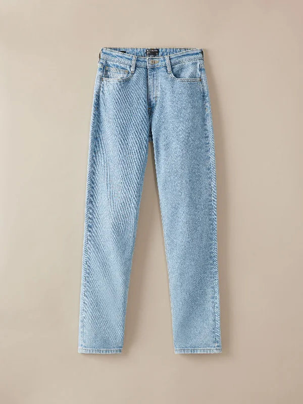 The Cyndi Straight Jean in Light Wash